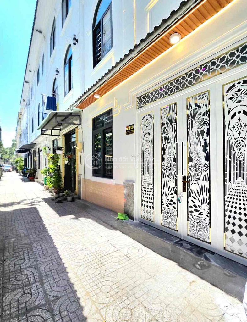 nhà 3 phòng ngủ có sổ hồng, gần cầu Phú Xuân Huỳnh Tấn Phát