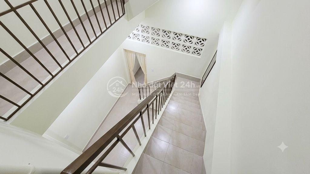 NHÀ HXH 12M LẠC LONG QUÂN Q11 - 35M2 3 TẦNG GIÁ CHỈ 5.5 TỶ (NGƯỜI HOA)