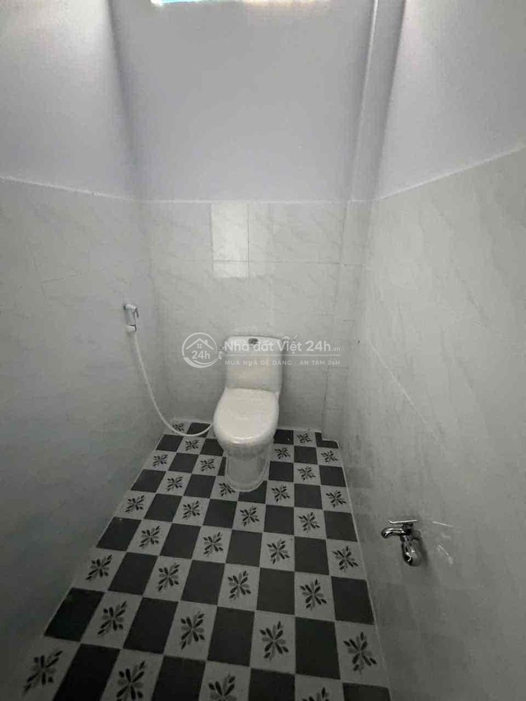 Cho thuê kho đường Đặng Thuỳ Trâm, p13, BT. DT 130m2. Giá 14tr/th