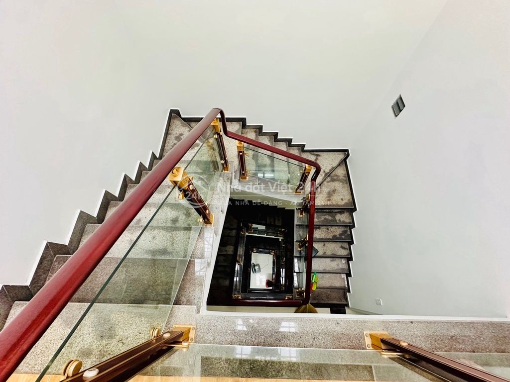 68m diện tích đẹp rộng mênh mông,kinh doanh tốt,oto ngủ trong nhà