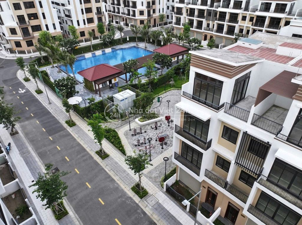 Nhà phố 6x20m cạnh hồ bơi giá tốt chỉ 5,050tỷ ( 100%)