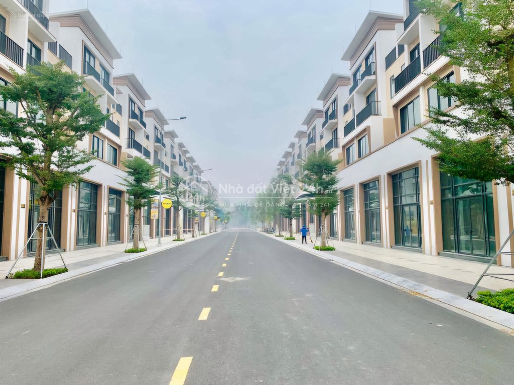 Nhà phố 6x20m cạnh hồ bơi giá tốt chỉ 5,050tỷ ( 100%)