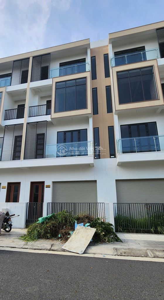 Nhà phố 6x20m cạnh hồ bơi giá tốt chỉ 5,050tỷ ( 100%)