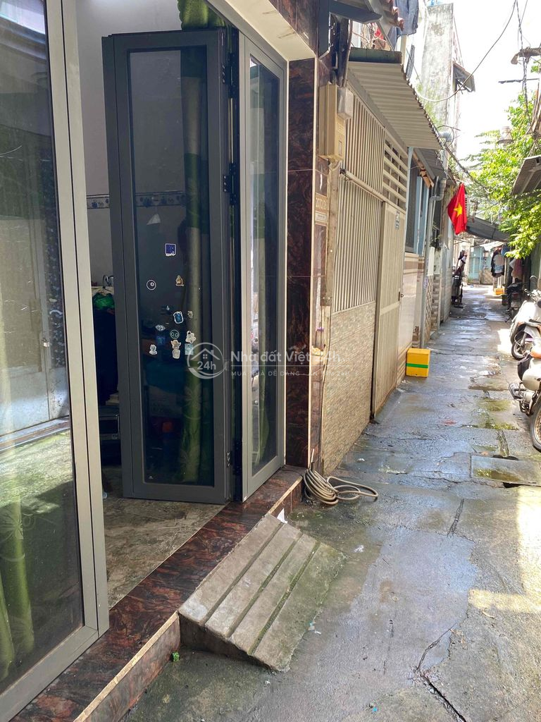 Bán nhà đối diện siêu thị GIGA MALL