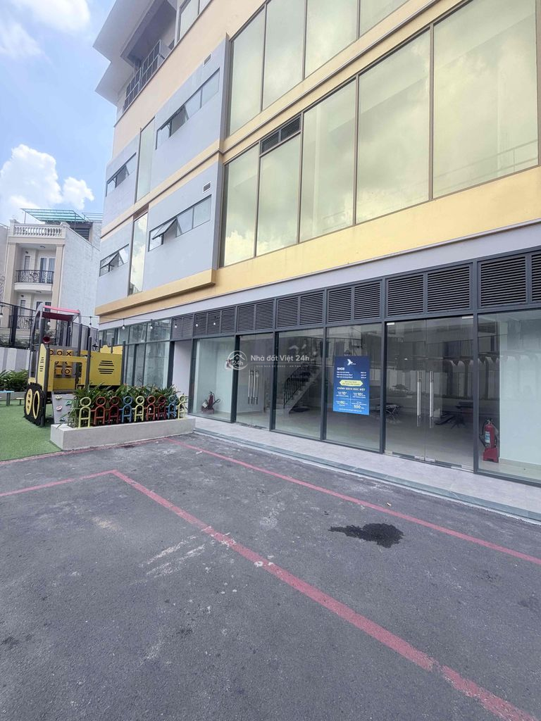 CHO THUÊ SHOPHOUSE 139m2 TRỆT + LẦU CC D-HOMME HỒNG BÀNG QUẬN 6 35tr