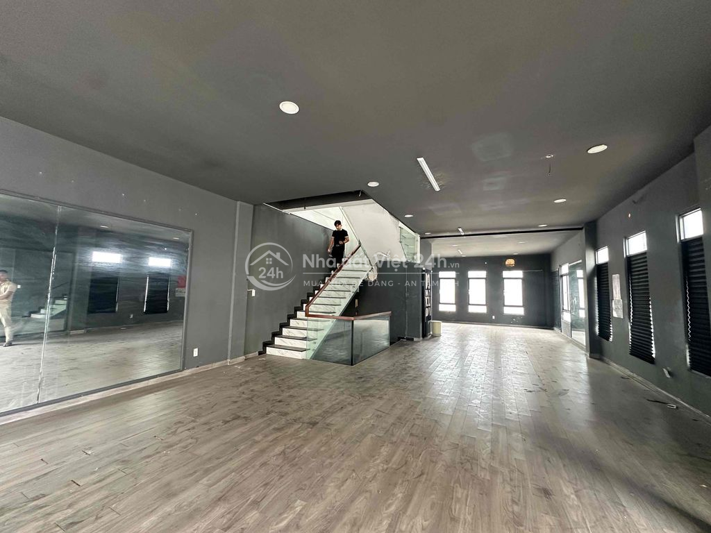 Cho thuê shophouse Vincom ngang 8m5 ,  200m2 sàn   Biên Hòa