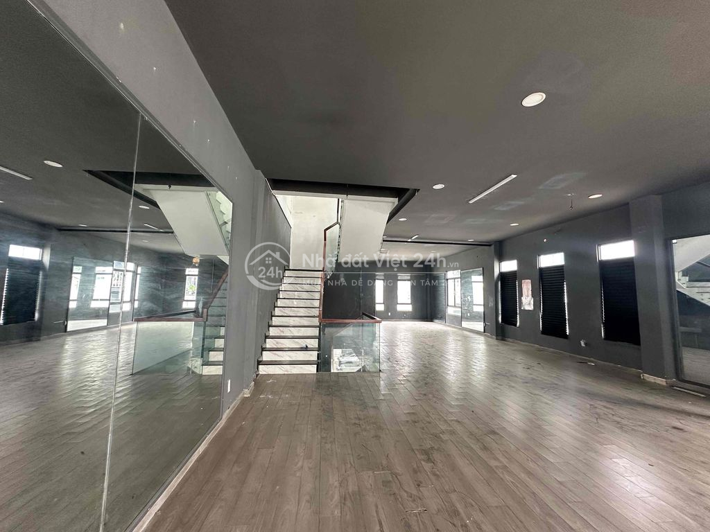 Cho thuê shophouse Vincom ngang 8m5 ,  200m2 sàn   Biên Hòa
