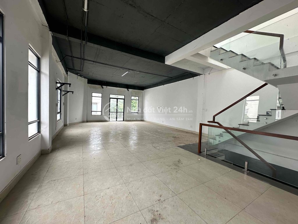 Cho thuê shophouse Vincom ngang 8m5 ,  200m2 sàn   Biên Hòa