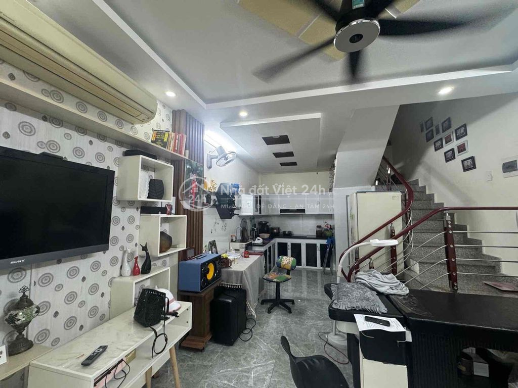 chính chủ rất cần bán gấp nhà Văn Cao 4 tầng oto đỗ cạnh nhà ngày đêm