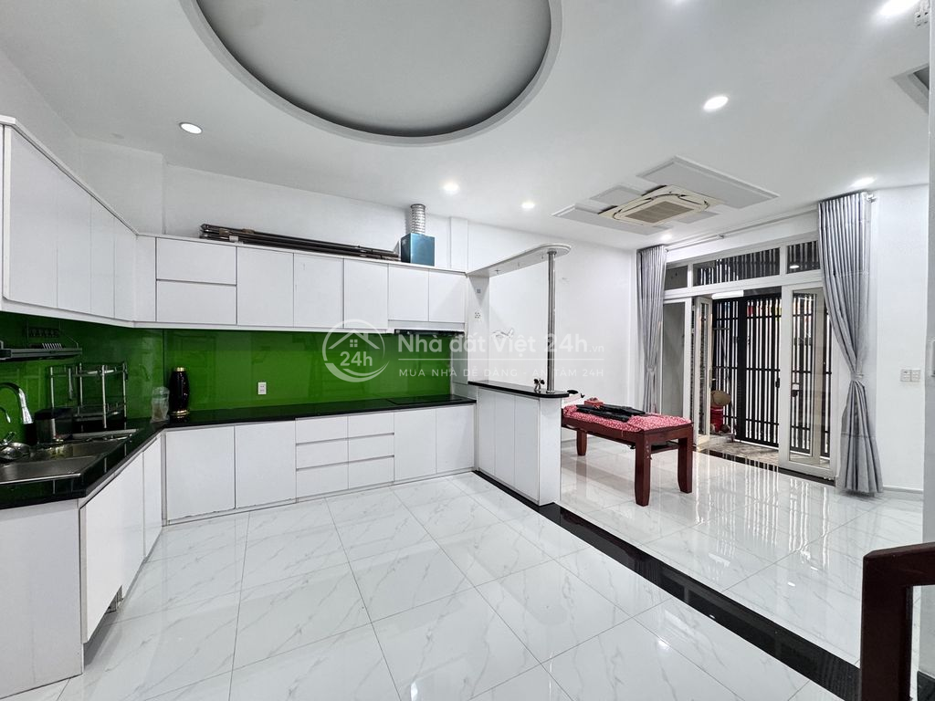 Bán Nhà Gần Chợ Tam Hà Tô Ngọc Vân, Hẻm xe hơi,