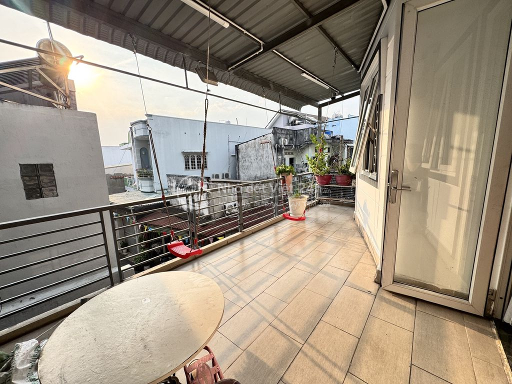 Bán Nhà Gần Chợ Tam Hà Tô Ngọc Vân, Hẻm xe hơi,