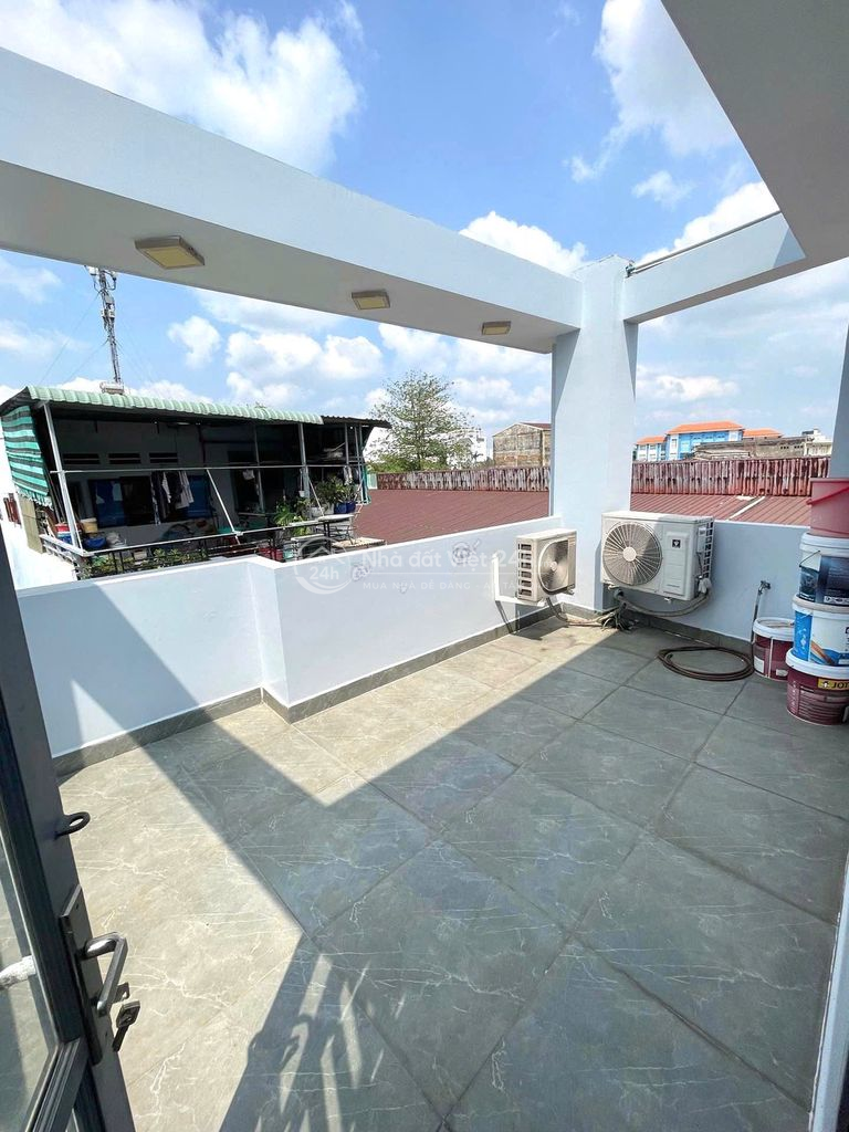 nhà 4,5 x 15 m 3 tầng 6 tỷ oto ngủ nhà ngay etown 2 sân bay