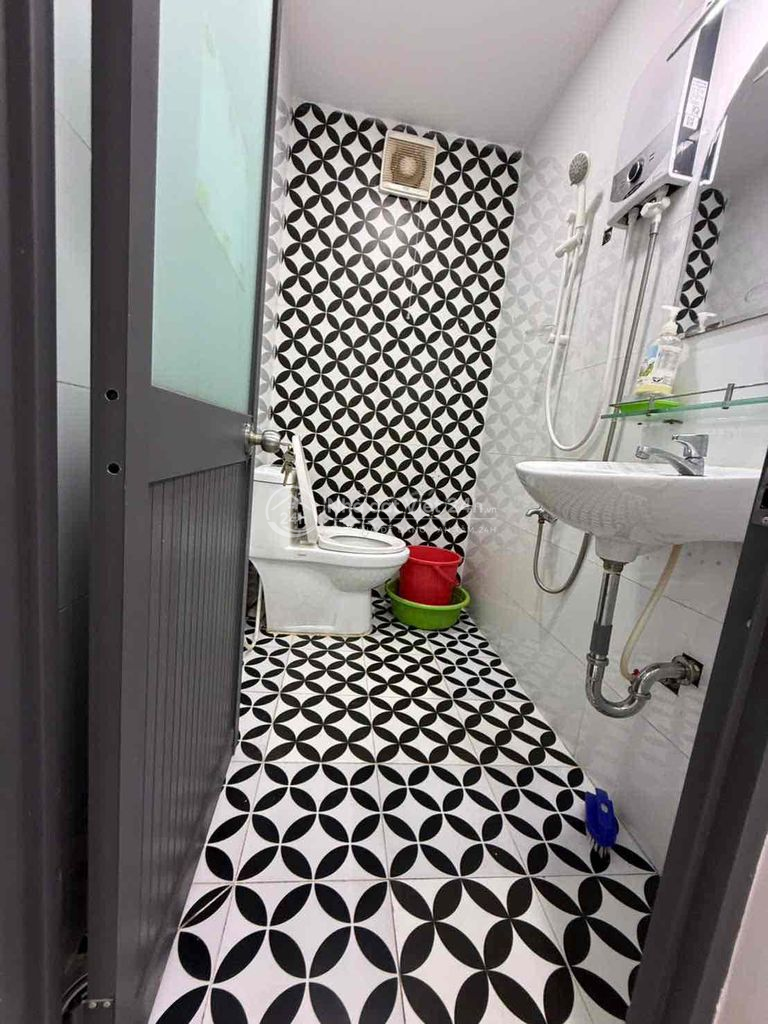 chính chủ gửi Bán nhà mới đẹp y hình sổ đẹp. ko huy hoạch