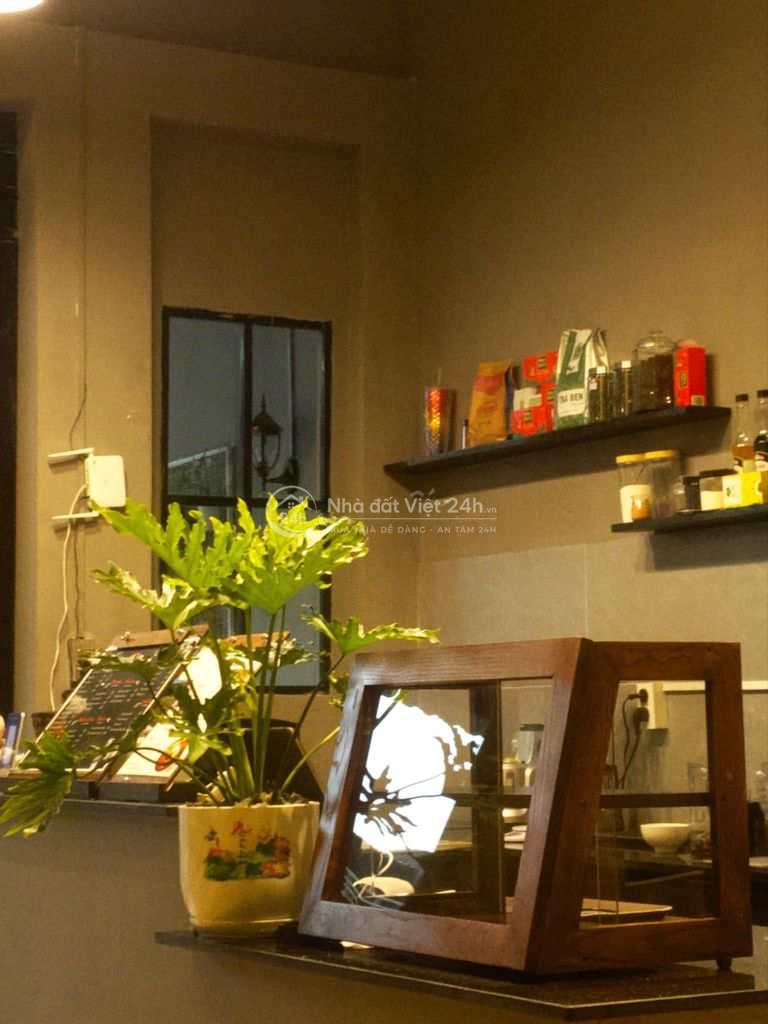 Cần sang quán cà phê kết hợp đồ ăn Hàn Quốc