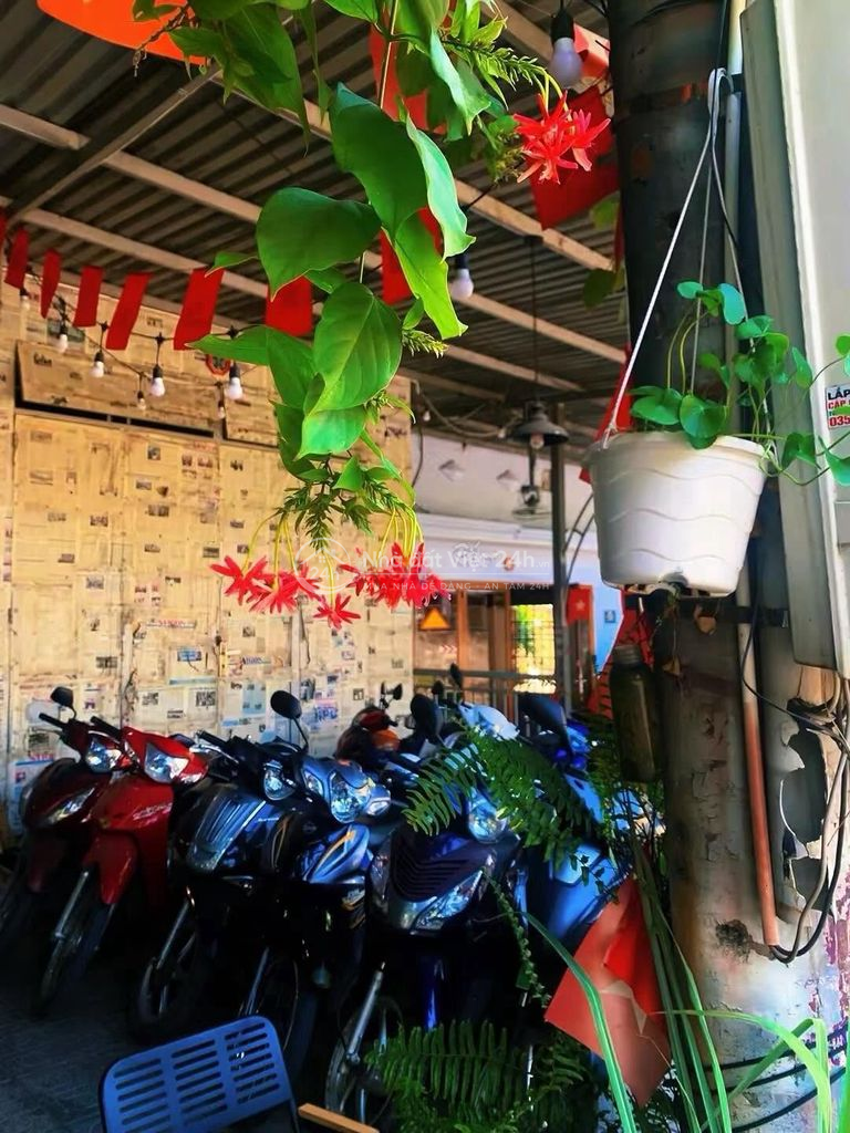 Cần sang quán cà phê kết hợp đồ ăn Hàn Quốc