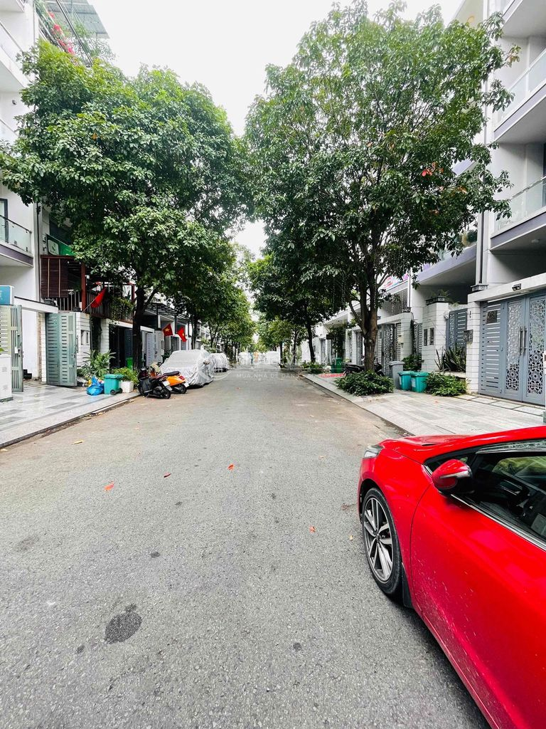 Nhà nguyên căm 5x22m Hầm 4 lầu, 5pn - 1mb - ST  tại Vạn Phúc City