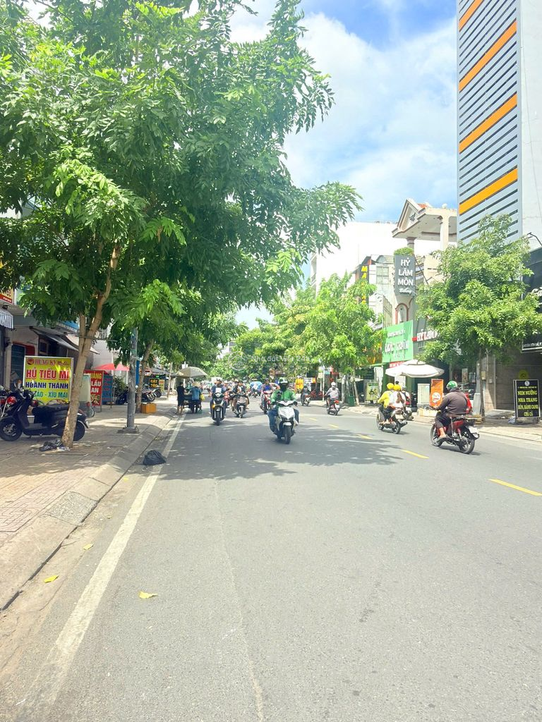 Mặt Tiền TÂN SƠN NHÌ vỉa hè rộng 4x18, 1 trệt, 1 gác giá rẻ