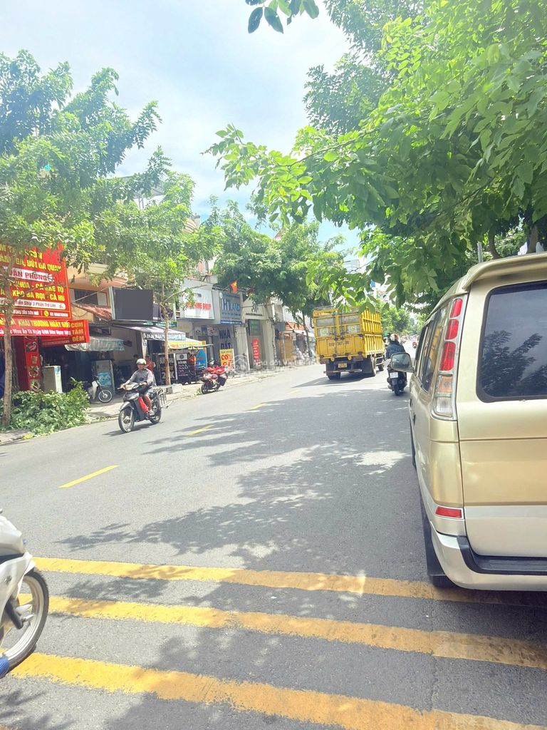 Mặt Tiền TÂN SƠN NHÌ vỉa hè rộng 4x18, 1 trệt, 1 gác giá rẻ