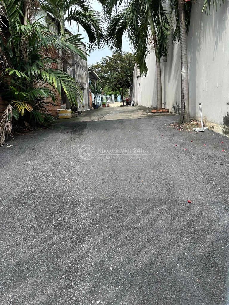 Bán gấp nhà:4,3( nở hậu 12)x37,1lầu công nhận 300m2,Long Thạnh Mỹ,Q9