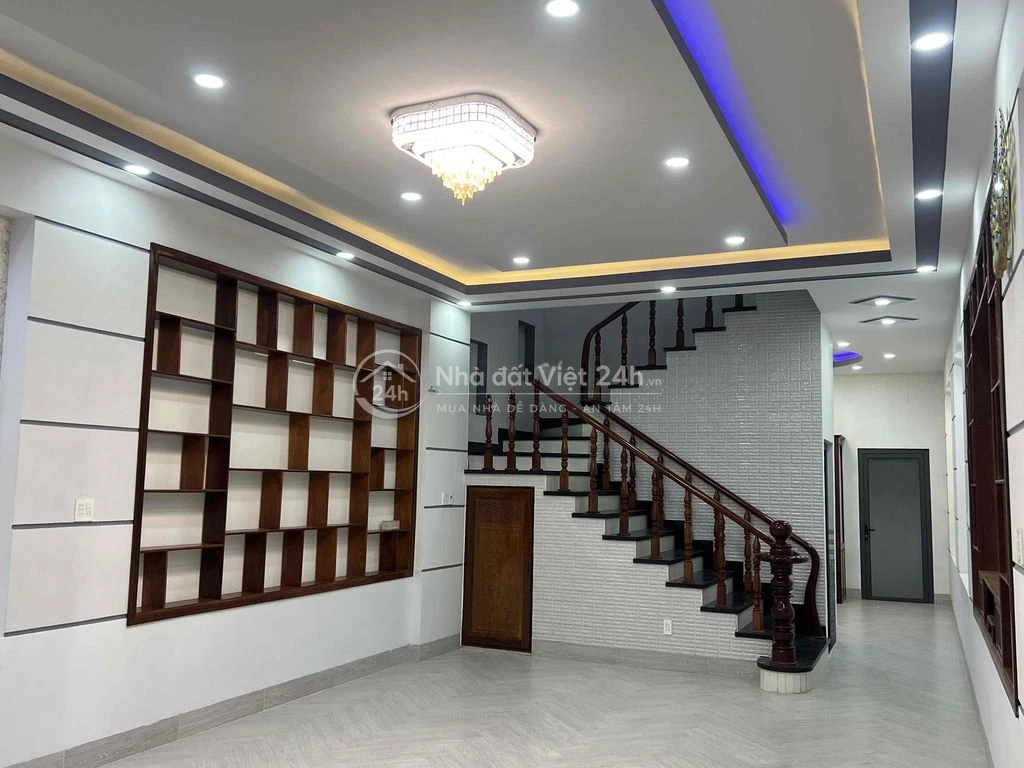 Nhà Mới 4 Tầng trục chính Đường D1 Lộ 30m Kdc Hồng Loan Block đầu