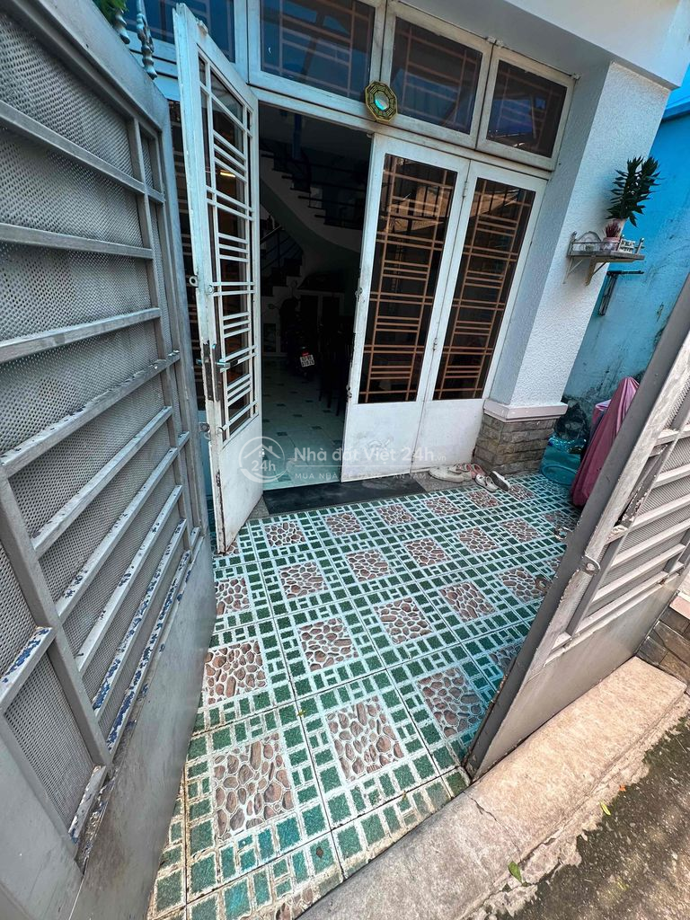 ❌ Nhà 4x13, 2 lầu đúc hẻm cạnh Nguyễn văn cừ p1 cũ