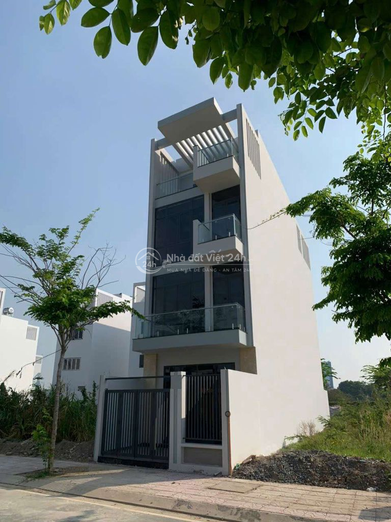 NHÀ MẶT TIỀN 5X24M, NGAY CHỢ ĐẦU MỐI HÓC MÔN - 3 LẦU