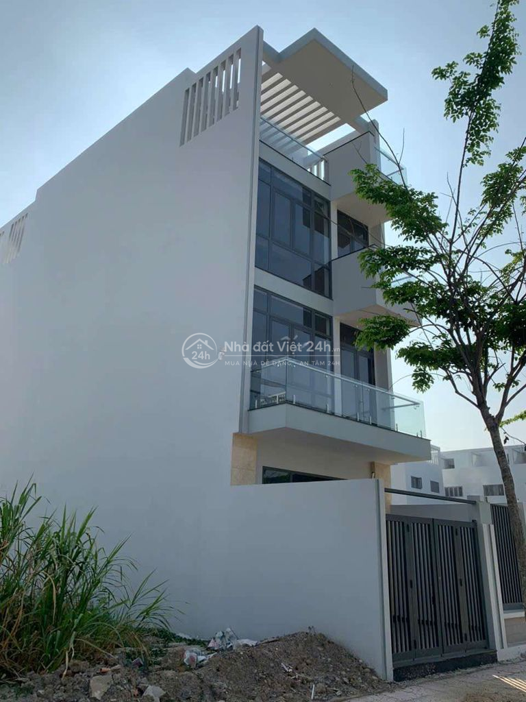 NHÀ MẶT TIỀN 5X24M, NGAY CHỢ ĐẦU MỐI HÓC MÔN - 3 LẦU