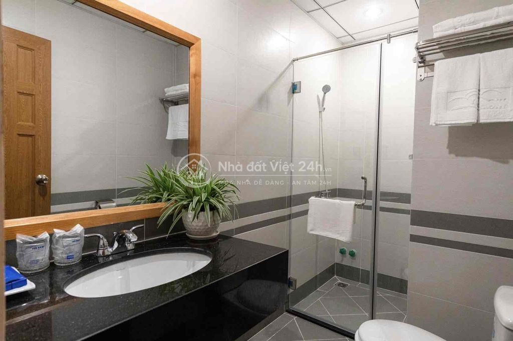 Cho nguyên căn khách sạn 49 phòng tại Hoàng Văn Thụ, Phú Nhuận gần TSN