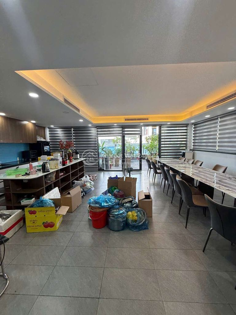 NHÀ LÔ GÓC 2MT 9X20M 1 TRỆT 3 LẦU GIÁ TỐT