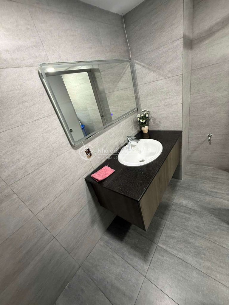 NHÀ LÔ GÓC 2MT 9X20M 1 TRỆT 3 LẦU GIÁ TỐT