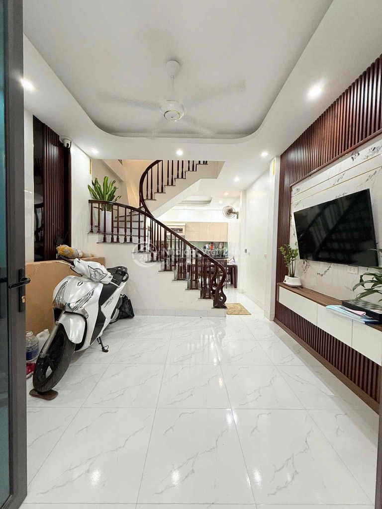 Bán nhà 3 tầng hướng ĐÔNG NAM, đường Phan Bá Vành, khu trung tâm