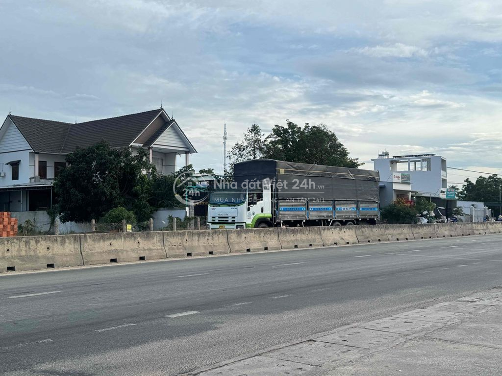 Bán mặt tiền Quốc lộ 1 70m ngang, DT 2655m2( gần Cao tốc Vĩnh Hảo- PT)