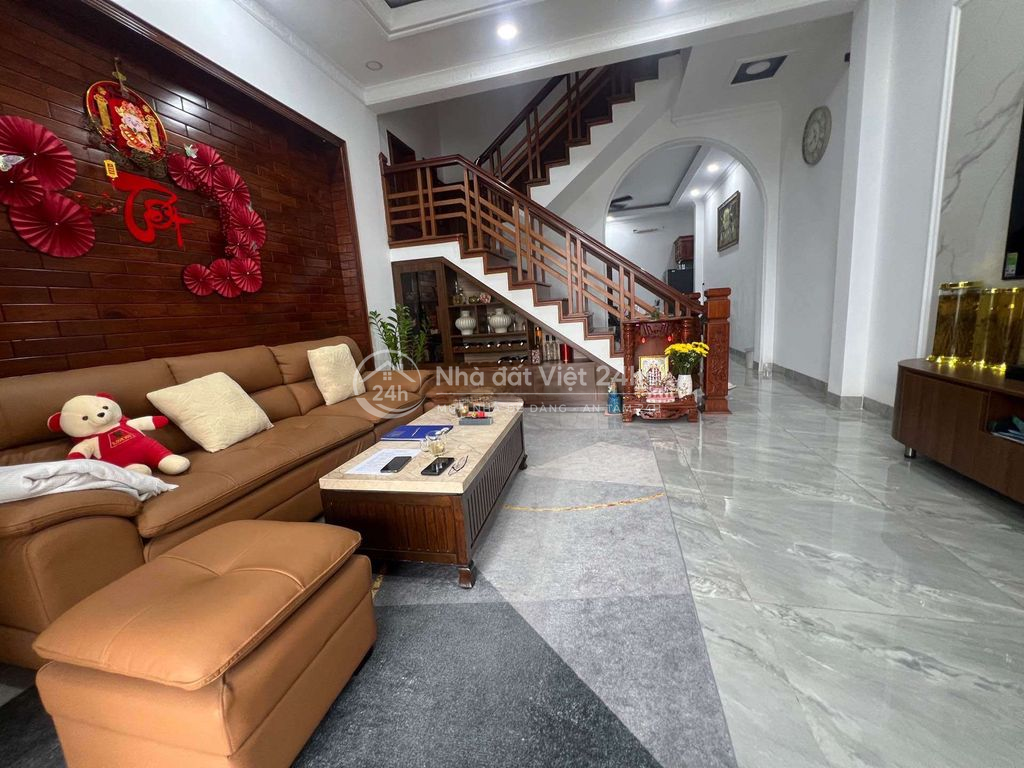 BIỆT THỰ MẶT TIỀN - NỘI THẤT GỖ CAO CẤP
