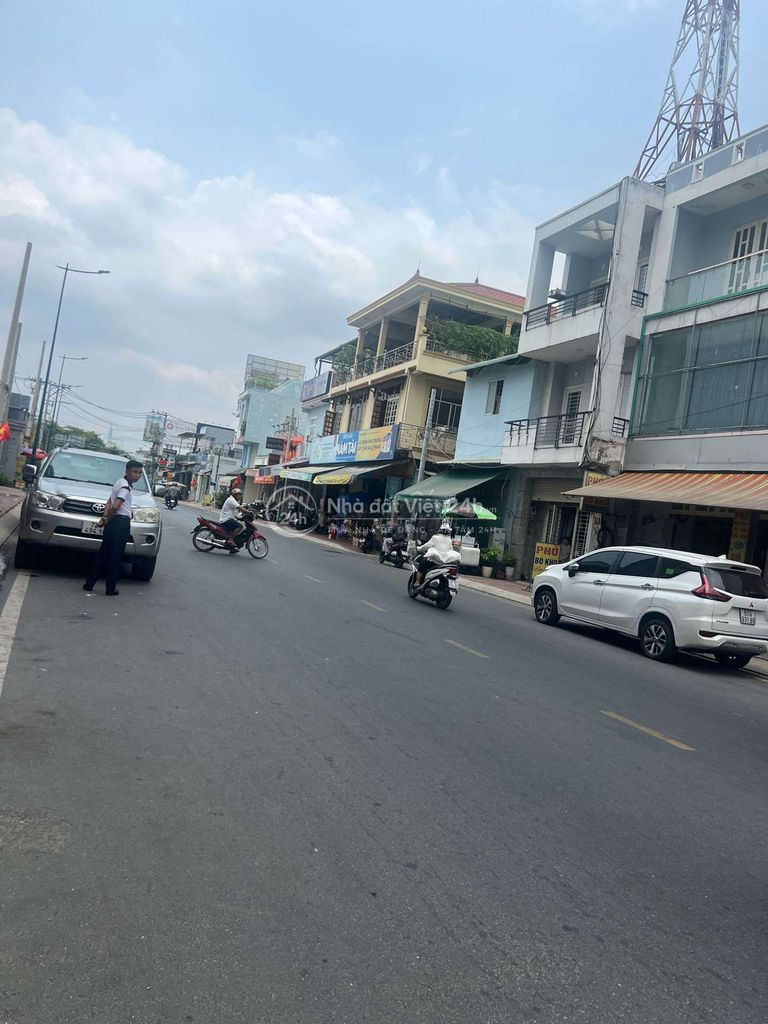 BIỆT THỰ MẶT TIỀN - NỘI THẤT GỖ CAO CẤP