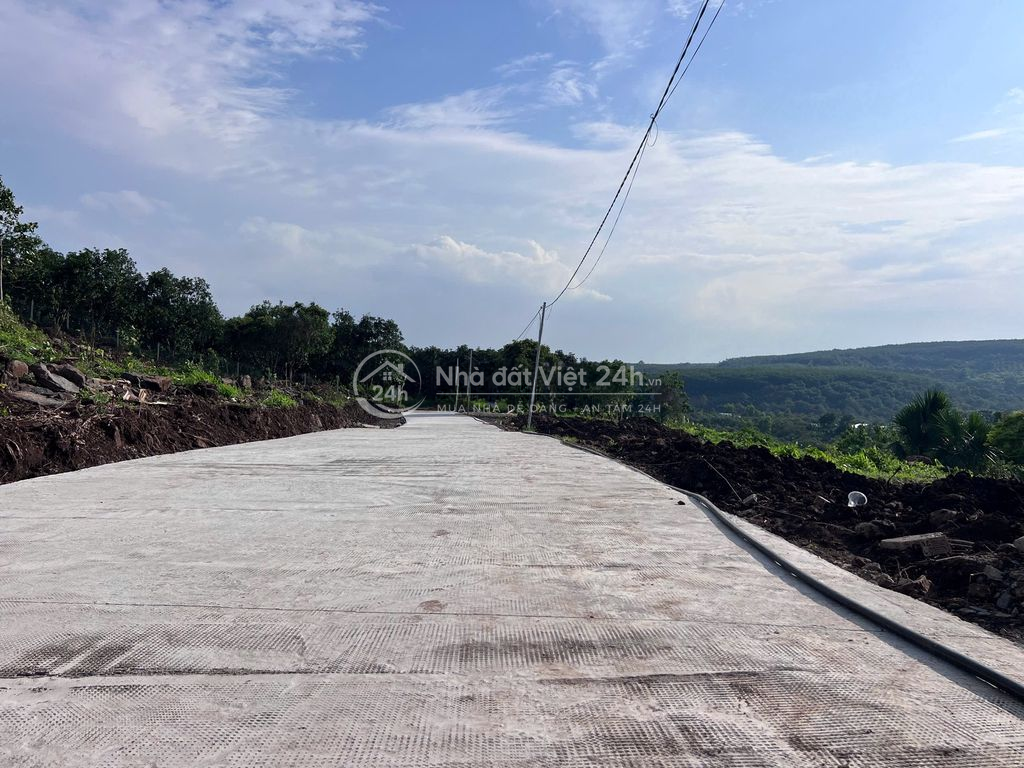 Đất vườn săn mây đẹp như Đà Lạt nằm gần hồ Trị An, xã La Ngà. 989triệu