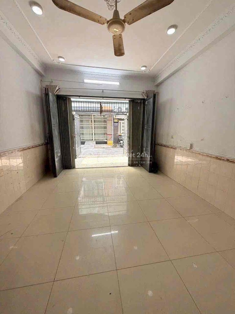 Cho thuê nhà 2 lầu 4Phòng hẻm đường số Tân Quy. giá 17triệu/tháng