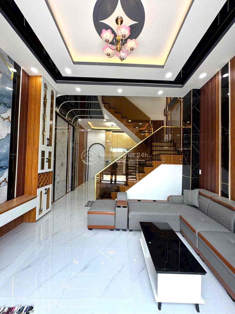 Nhà Mới Xây 2 Lầu 4,5 x 15m (Hậu 5m) Vị Trí Đẹp Mặt Tiền Đường . SHR