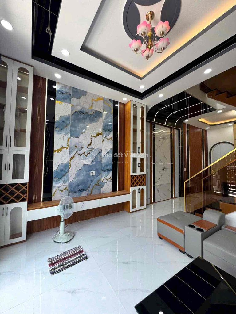Nhà Mới Xây 2 Lầu 4,5 x 15m (Hậu 5m) Vị Trí Đẹp Mặt Tiền Đường . SHR
