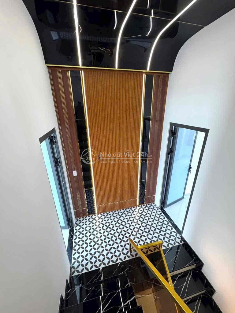 Nhà Mới Xây 2 Lầu 4,5 x 15m (Hậu 5m) Vị Trí Đẹp Mặt Tiền Đường . SHR