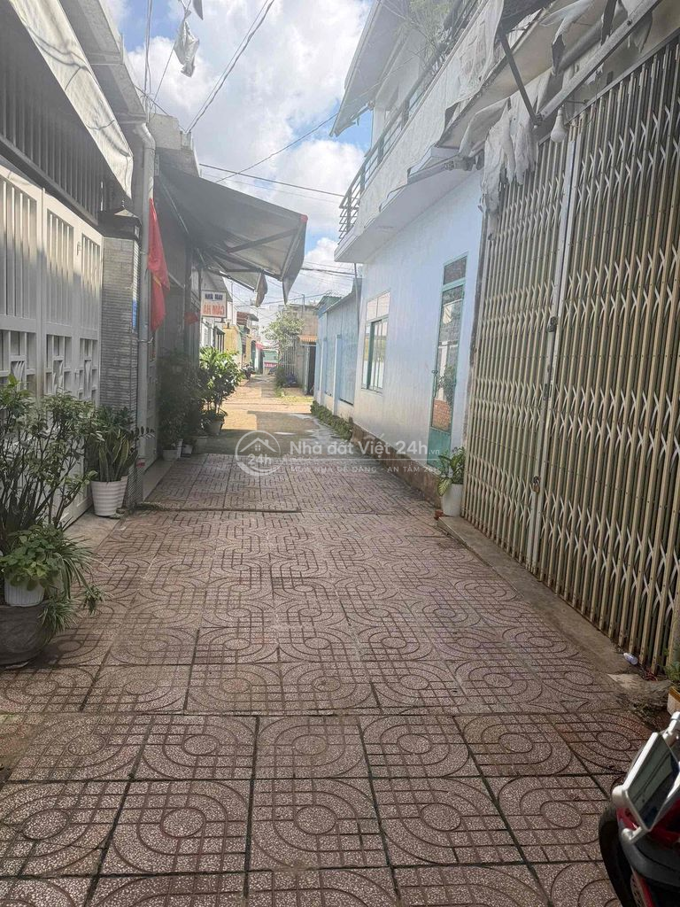 cần bán nhà hẻm oto trung tâm thành phố