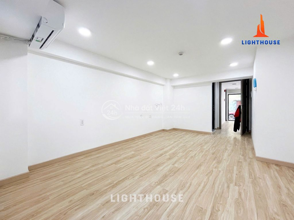 Phòng ban công sẵn nội thất CHÍNH CHỦ gần Đảo Kim Cương