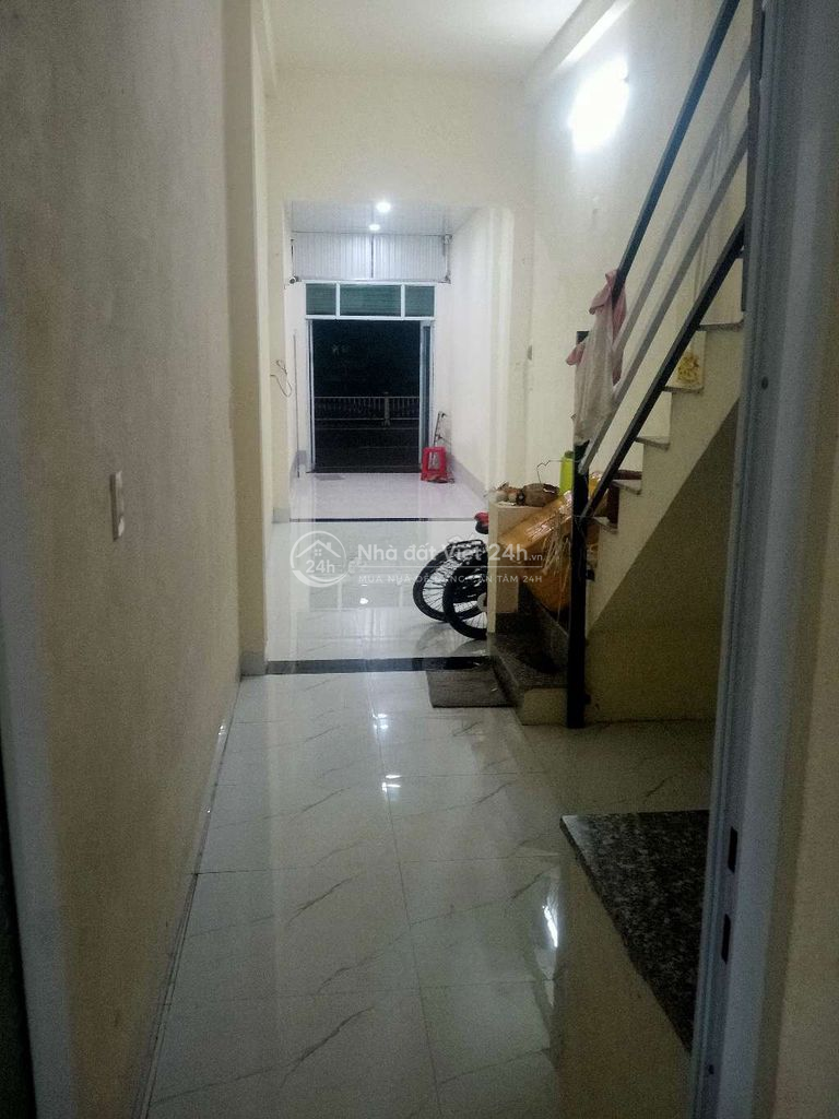 nhà nguyên căn mặt tiền ADV