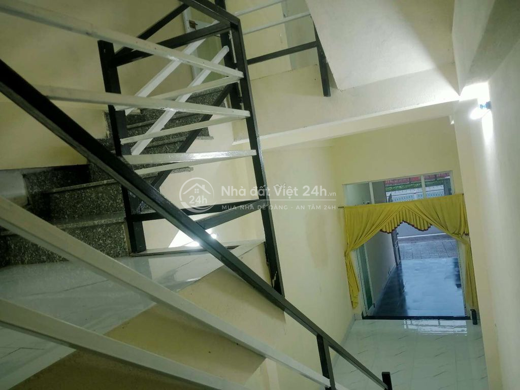 nhà nguyên căn mặt tiền ADV