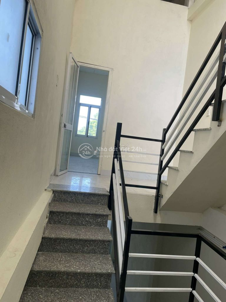 nhà nguyên căn mặt tiền ADV