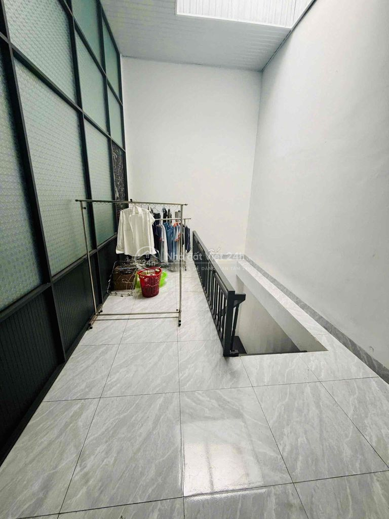NHÀ MẶT TIỀN VÀNH ĐAI 10/3 - Ngay ngã 4 Y Moan