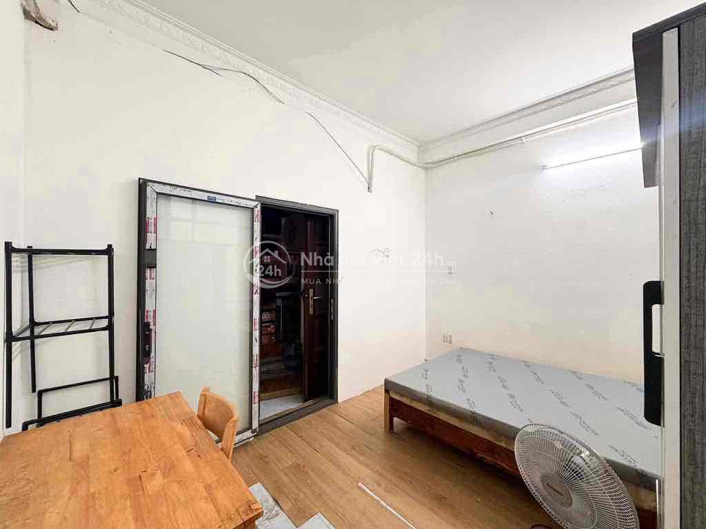 Cho thuê 2PN_1WC ban công_máy giặt riêng_mặt tiền sát ĐH Bách Khoa