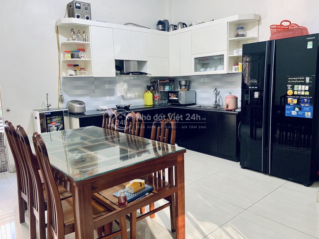 Cho thuê nhà phố Văn Cao, DT: 65m2, 3 p.ngủ full đồ.
