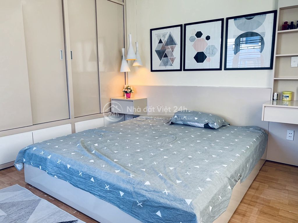 Cho thuê nhà phố Văn Cao, DT: 65m2, 3 p.ngủ full đồ.