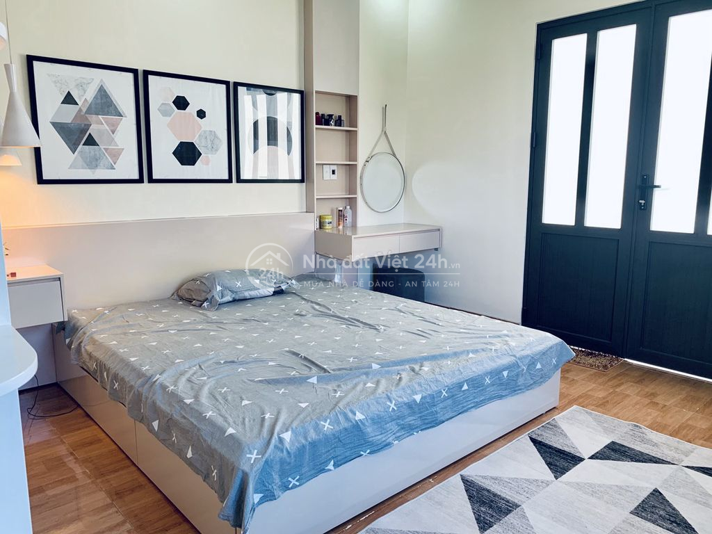 Cho thuê nhà phố Văn Cao, DT: 65m2, 3 p.ngủ full đồ.