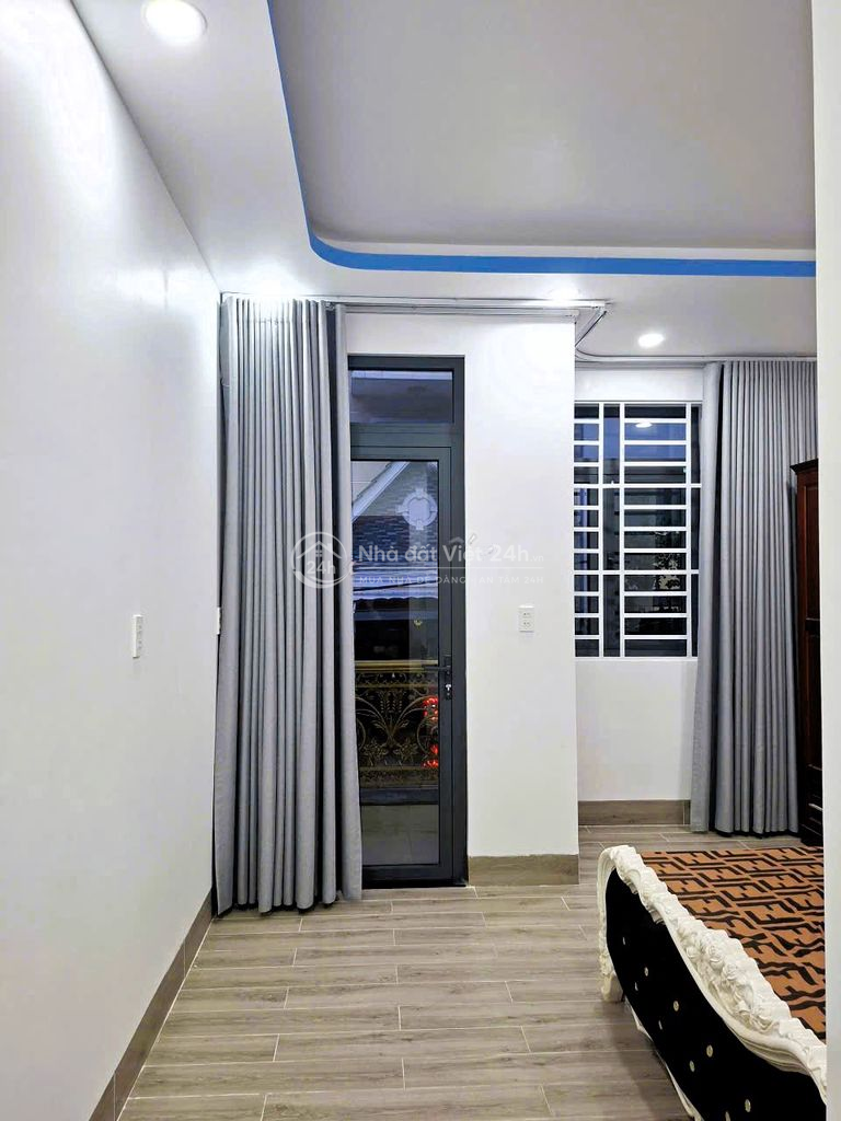 Nhà nguyên căn Linh Chiểu 60m2 1 trệt 2 lầu sân thượng hẻm xe hơi